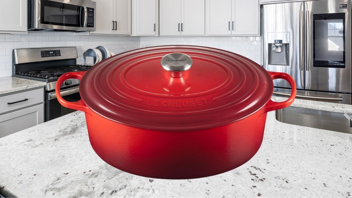 Le Creuset Enameled Cast Iron Signature Oval Dutch Oven