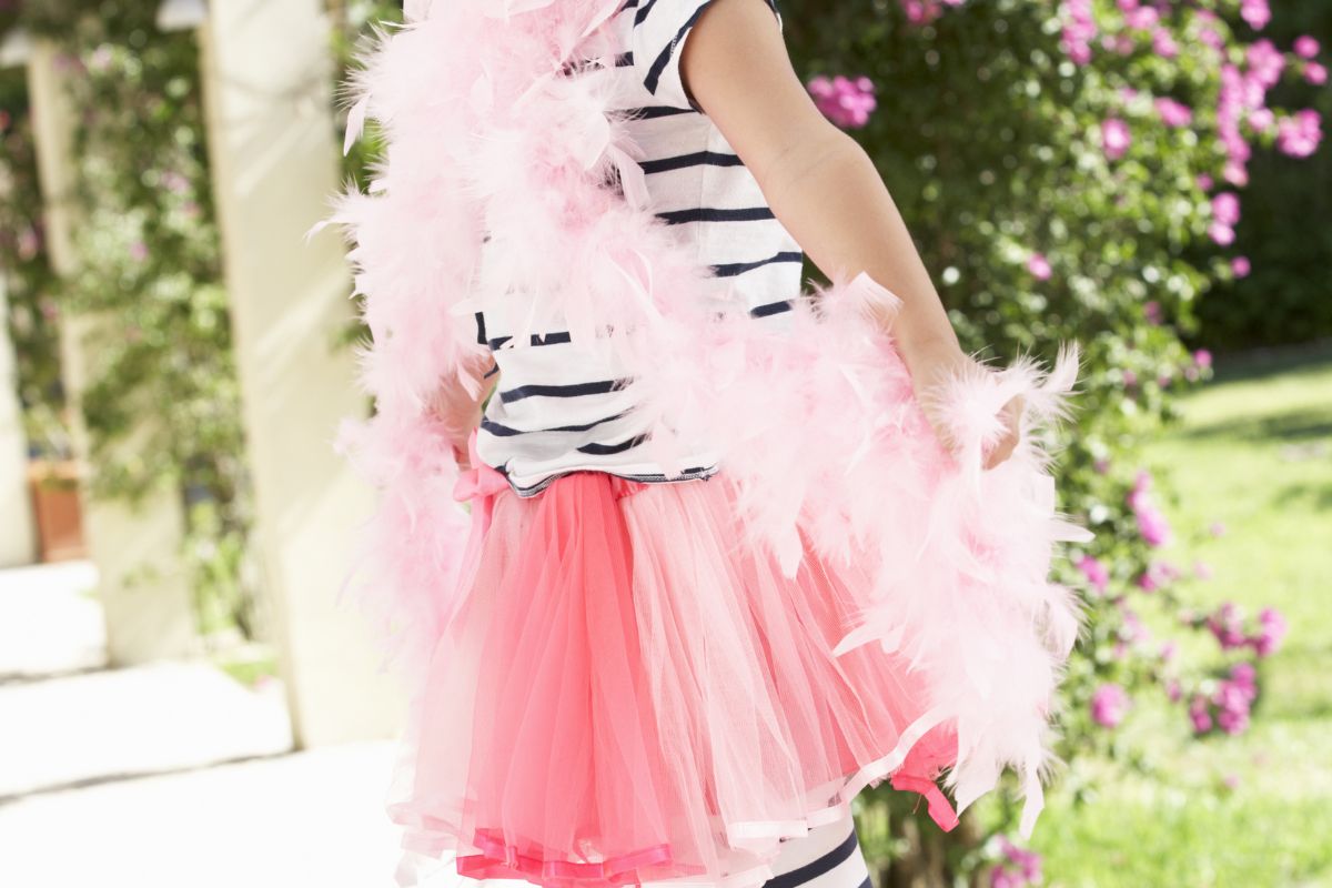 Chandelle Feather Boa Halloween Decoration: Transform Your Amazon Halloween Look