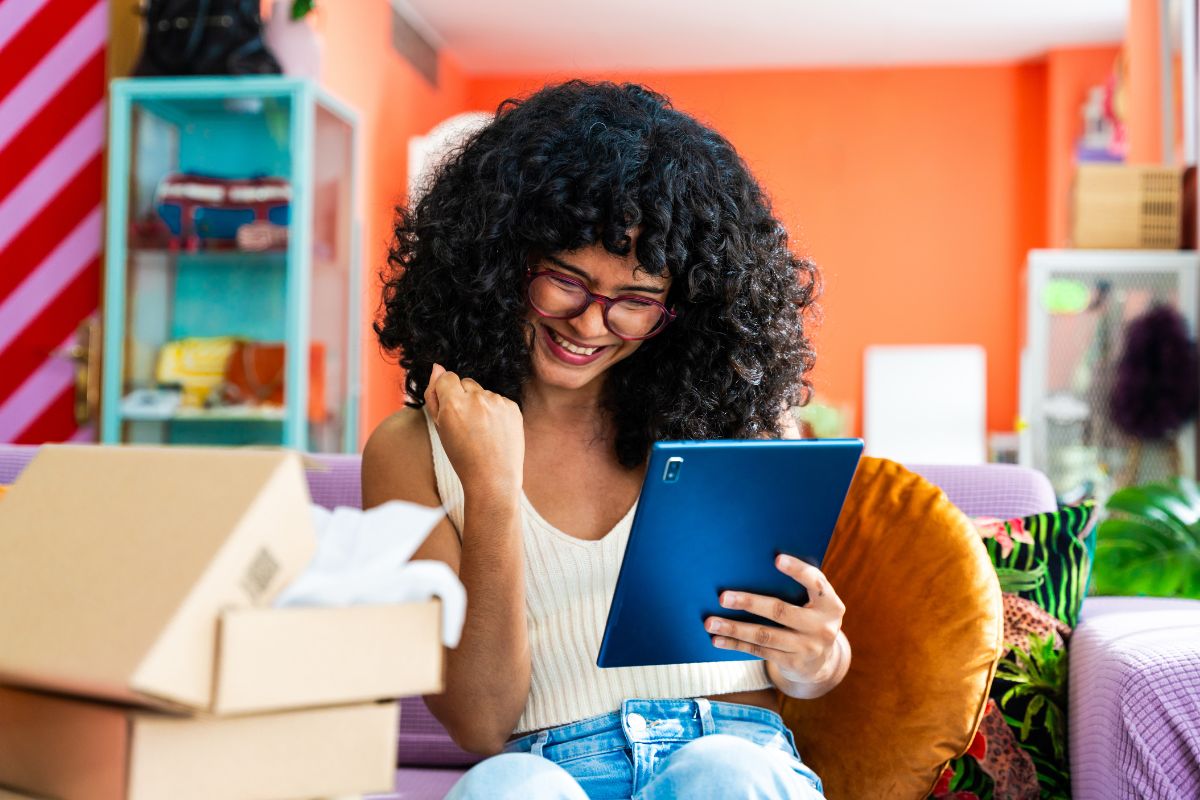 Poshmark Made Easy: Everything You Need to Know to Start Buying & Selling