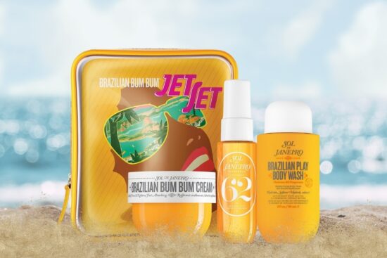 SOL DE JANEIRO Jet Set travel kit featuring Brazilian Bum Bum Cream, Cheirosa 62 fragrance mist, and Brazilian Play Body Wash displayed on sandy beach background.