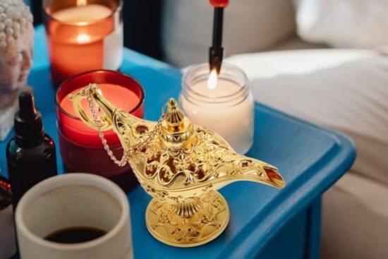 Mini Vintage Aladdin Magic Genie Lamp: Enchanting Decor for Arabian Nights Enthusiasts